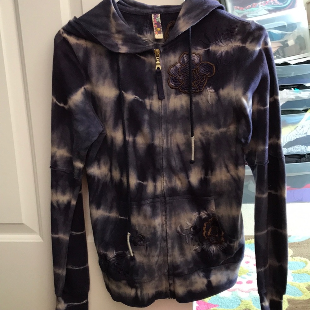 Like new! Free People tie dye zip up hoodie size XS